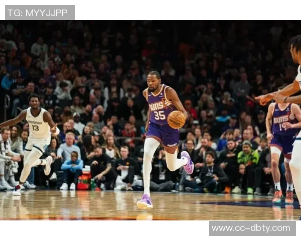 布克半场表现出色11投5中斩获15分三分球命中率高达50